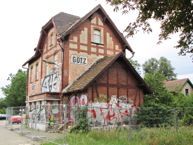 Datei:Bahnhof Götz (15).jpg