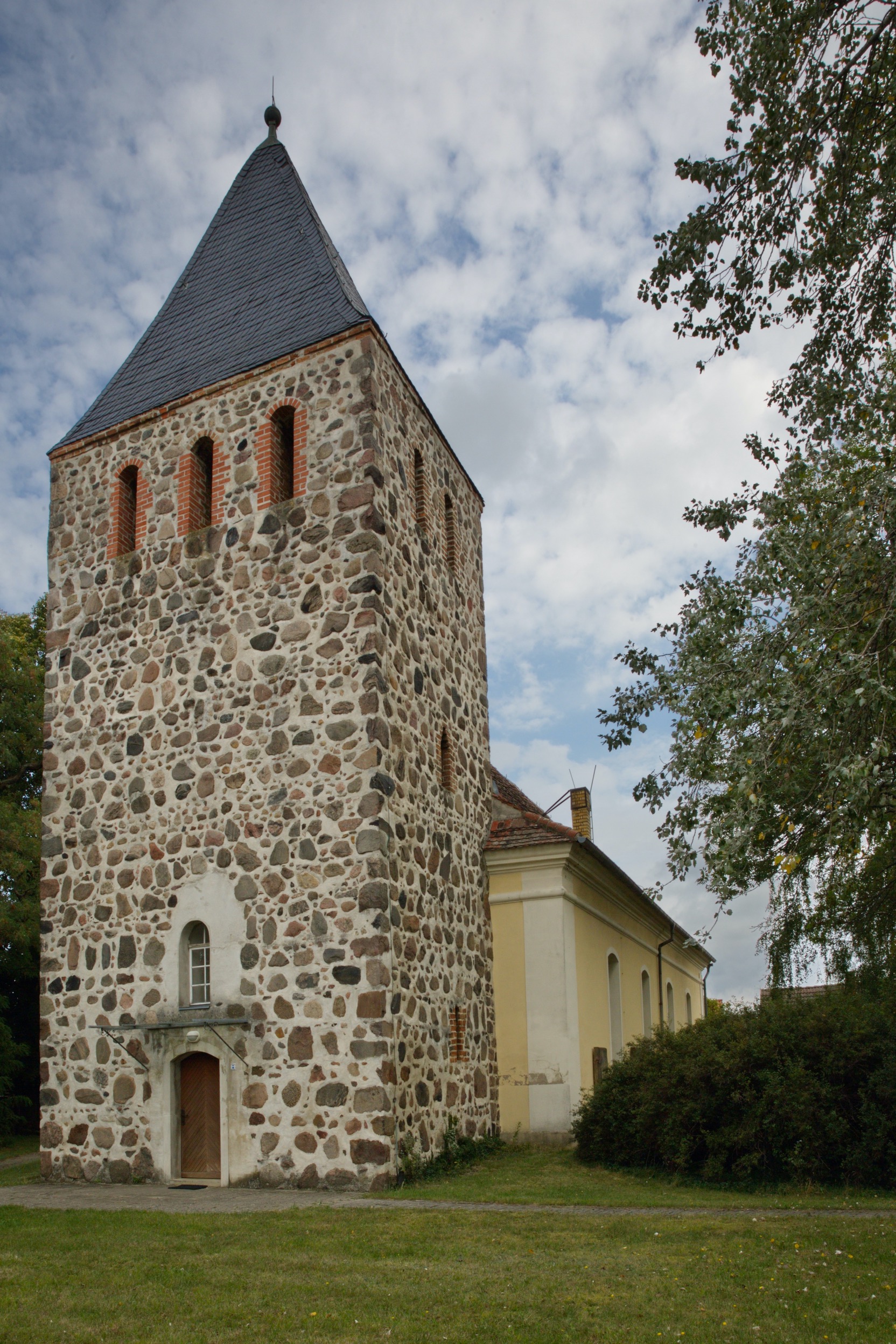 Schmergower Kirche; Aufn. W.H.j. 9/2011