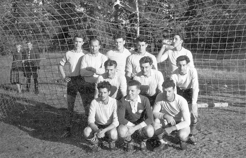 Datei:Fußballmannschaft. 1959-60.jpg