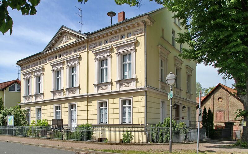 Datei:Deetz, Kirchplatz 1 bildgröße ändern.jpg