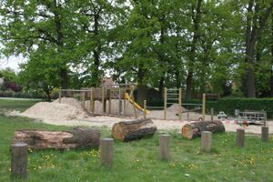 Kommunaler Spielplatz 1731 bildgröße ändern.JPG