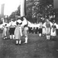 1959 Mai-Festwiese Parkkoppel, Bild20 Volkstanz.jpg