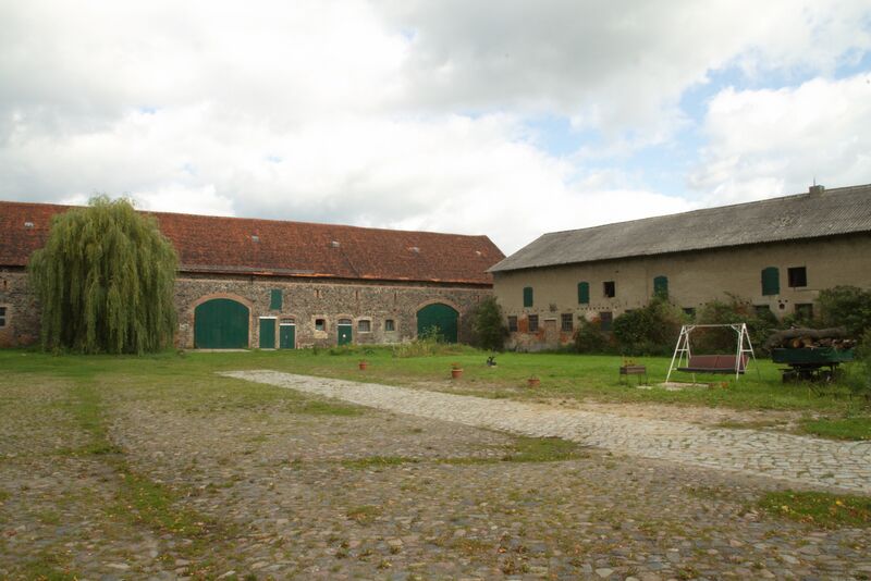 Datei:Hof mit Scheune 1481 resize.jpg