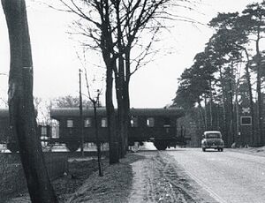 Kleinbahn an der F1 um 1955 2.wmf.jpg