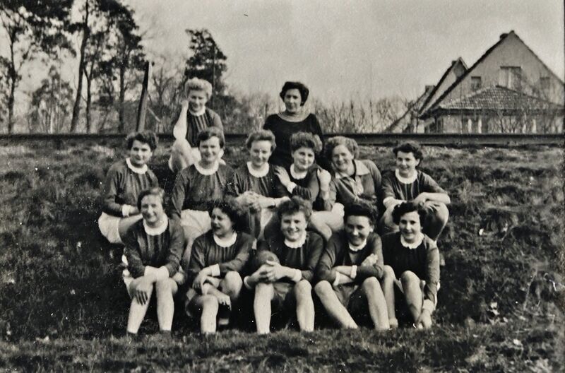 Datei:Frauen-Handball MG 2638 bildgröße ändern.JPG